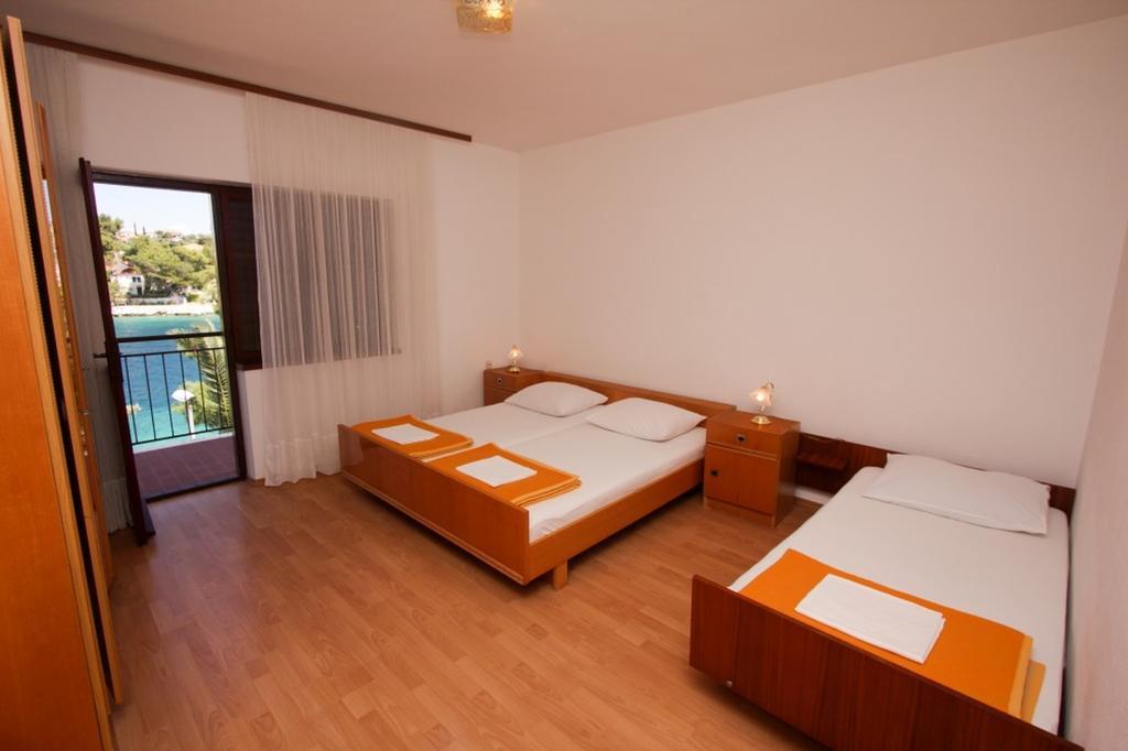 Apartments And Rooms Porto Ražanj Chambre photo